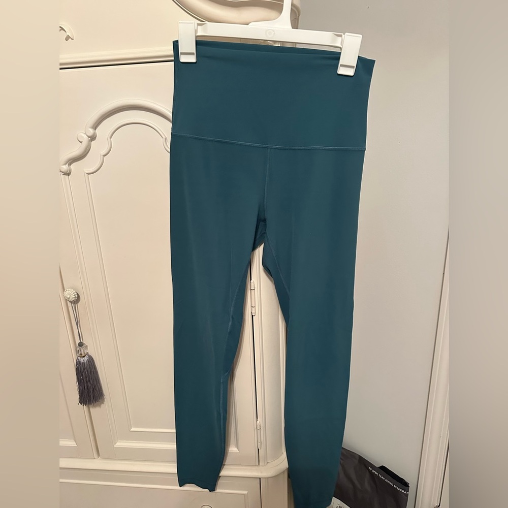 Turquoise size 8 align 28” lulu leggings! Lightly worn! Great condition!